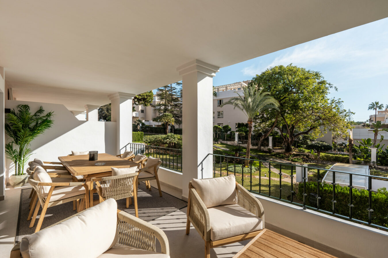 FOR SALE 🌟 Fully Renovated Duplex Penthouse with Private Solarium, Nueva Andalucía, Marbella 🇪🇸