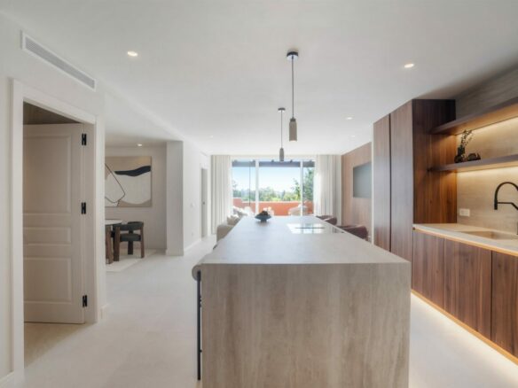 FOR SALE 🏡 Renovated Duplex Penthouse with Sea Views – El Alminar, Nueva Andalucía, Marbella