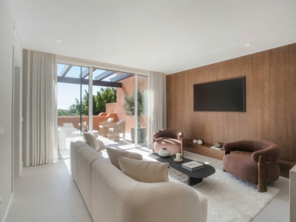 FOR SALE 🏡 Renovated Duplex Penthouse with Sea Views – El Alminar, Nueva Andalucía, Marbella