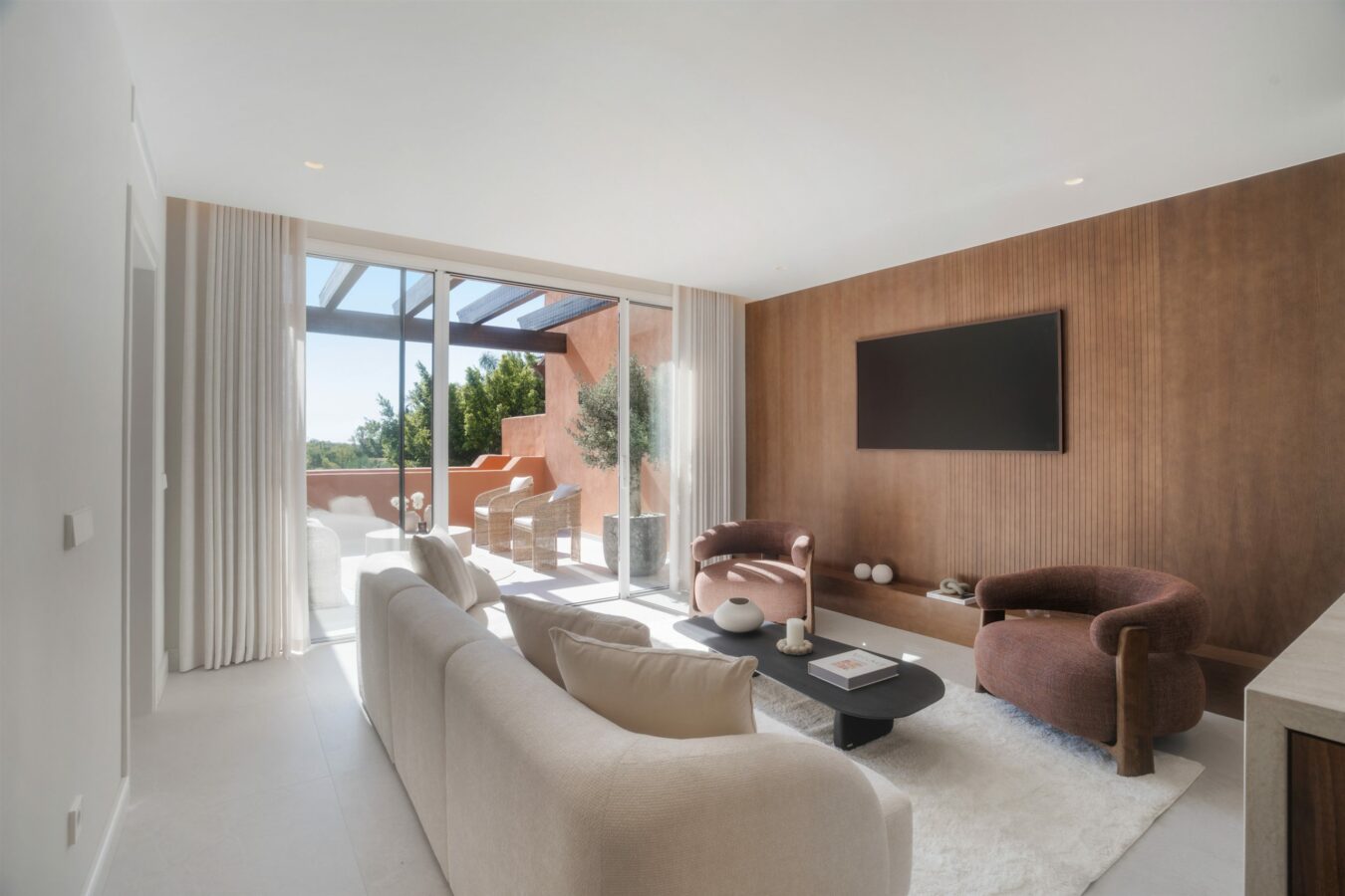 FOR SALE 🏡 Renovated Duplex Penthouse with Sea Views – El Alminar, Nueva Andalucía, Marbella