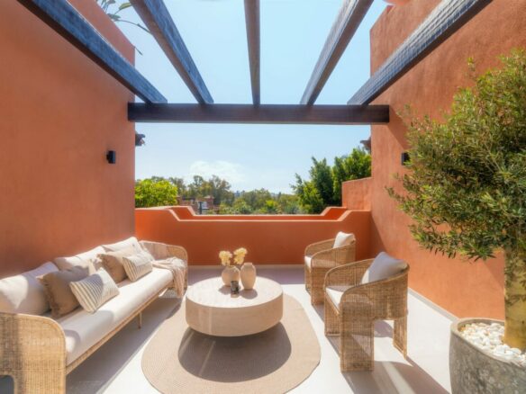 FOR SALE 🏡 Renovated Duplex Penthouse with Sea Views – El Alminar, Nueva Andalucía, Marbella