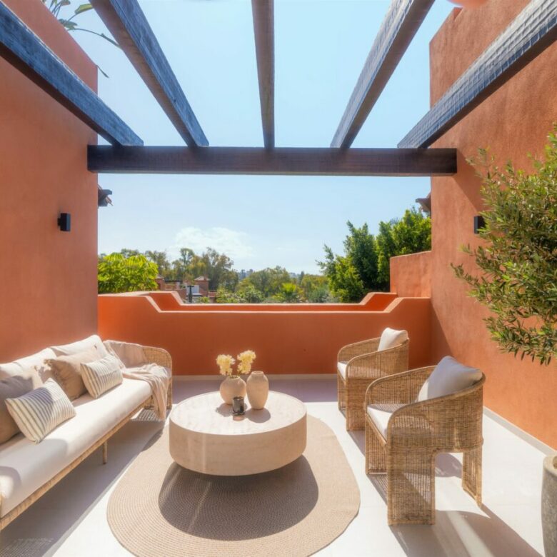 FOR SALE 🏡 Renovated Duplex Penthouse with Sea Views – El Alminar, Nueva Andalucía, Marbella