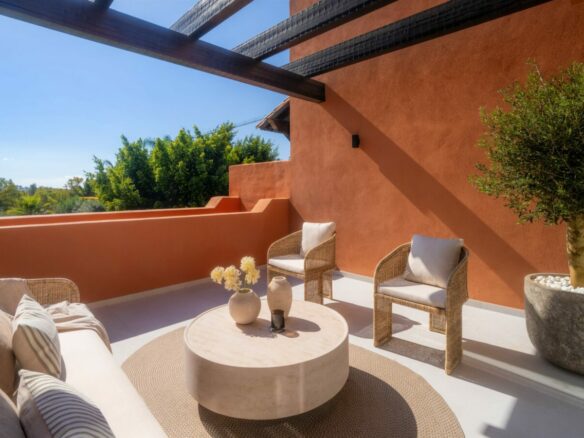 FOR SALE 🏡 Renovated Duplex Penthouse with Sea Views – El Alminar, Nueva Andalucía, Marbella