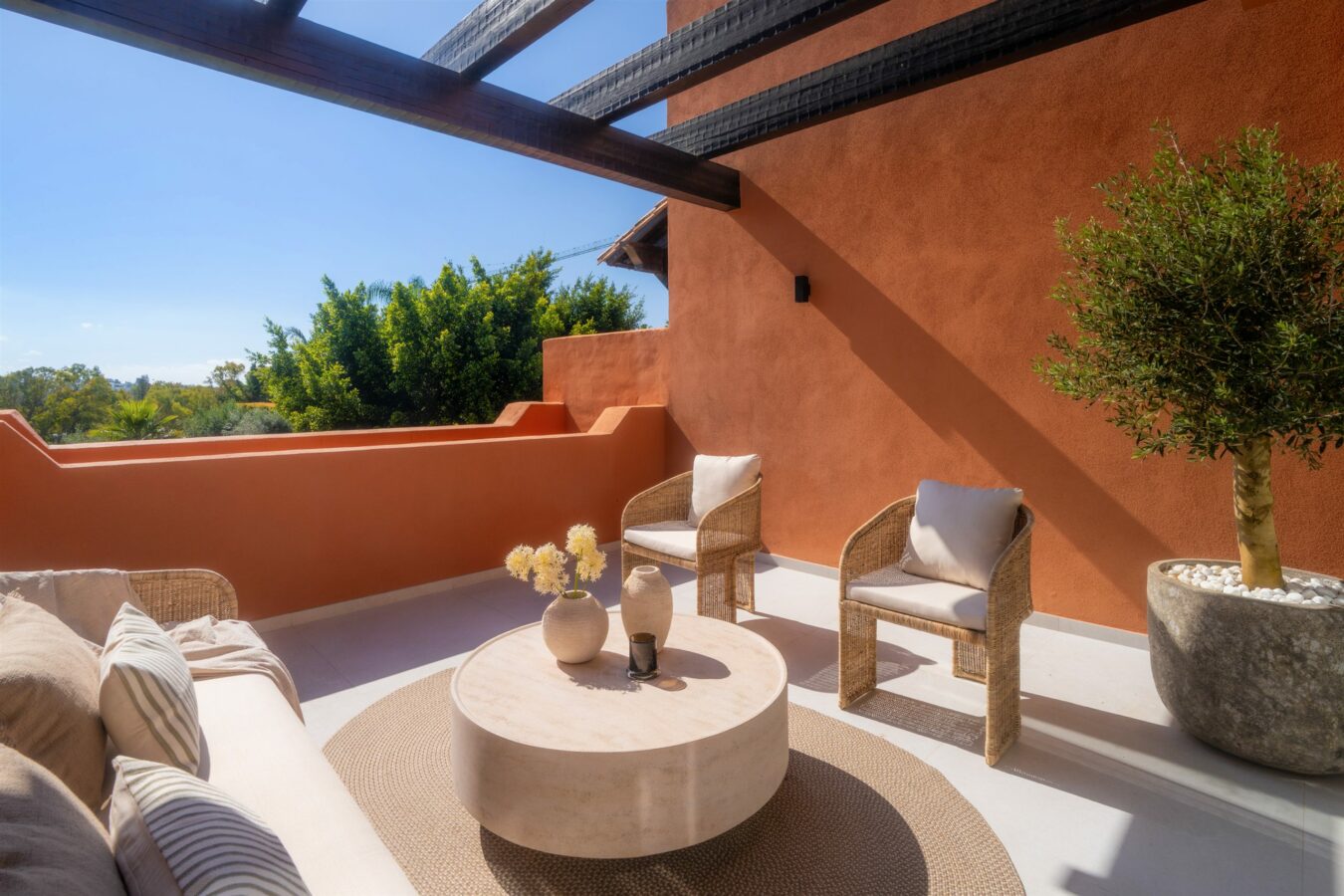 FOR SALE 🏡 Renovated Duplex Penthouse with Sea Views – El Alminar, Nueva Andalucía, Marbella
