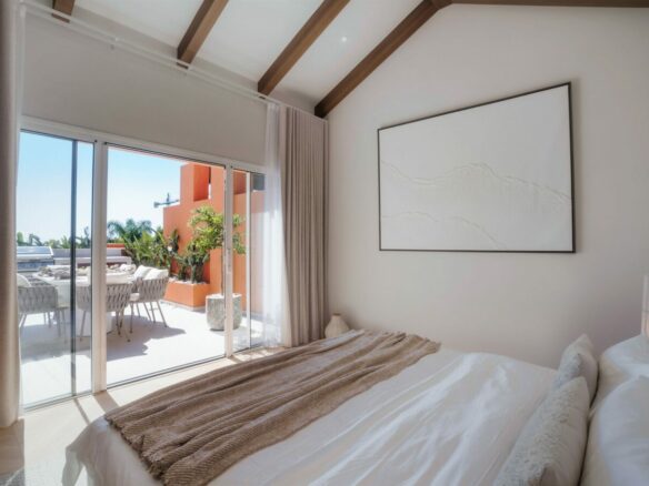 FOR SALE 🏡 Renovated Duplex Penthouse with Sea Views – El Alminar, Nueva Andalucía, Marbella