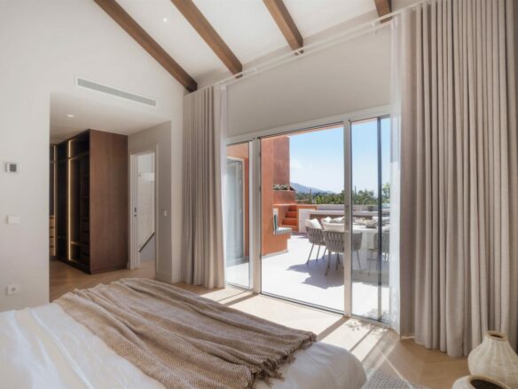 FOR SALE 🏡 Renovated Duplex Penthouse with Sea Views – El Alminar, Nueva Andalucía, Marbella