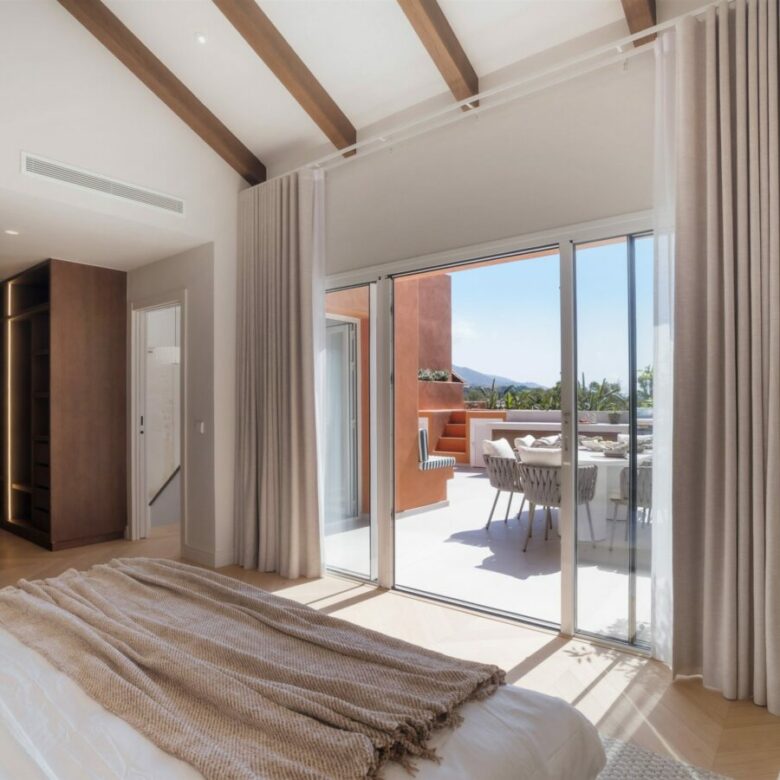 FOR SALE 🏡 Renovated Duplex Penthouse with Sea Views – El Alminar, Nueva Andalucía, Marbella