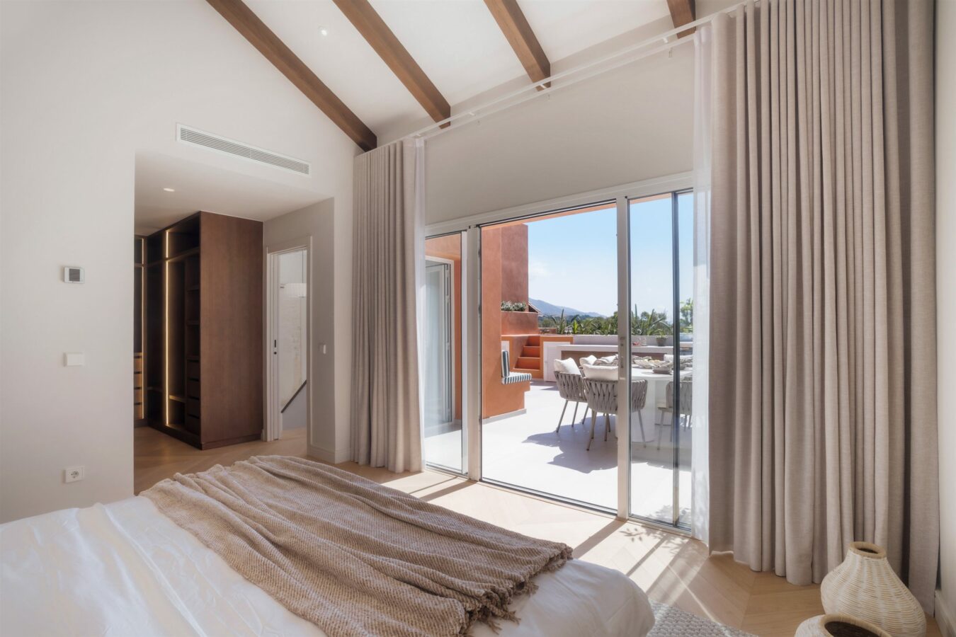 FOR SALE 🏡 Renovated Duplex Penthouse with Sea Views – El Alminar, Nueva Andalucía, Marbella