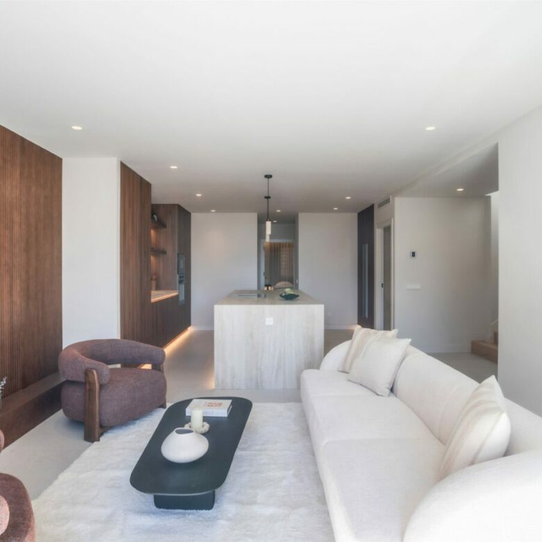 FOR SALE 🏡 Renovated Duplex Penthouse with Sea Views – El Alminar, Nueva Andalucía, Marbella