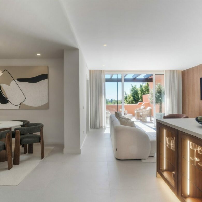 FOR SALE 🏡 Renovated Duplex Penthouse with Sea Views – El Alminar, Nueva Andalucía, Marbella
