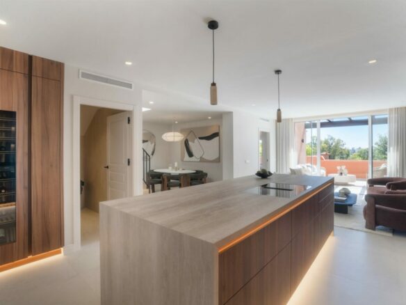 FOR SALE 🏡 Renovated Duplex Penthouse with Sea Views – El Alminar, Nueva Andalucía, Marbella