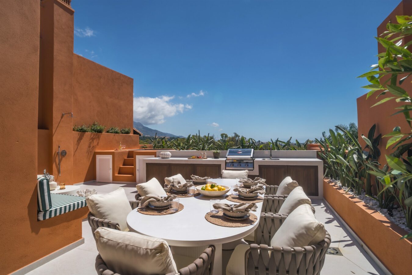 FOR SALE 🏡 Renovated Duplex Penthouse with Sea Views – El Alminar, Nueva Andalucía, Marbella