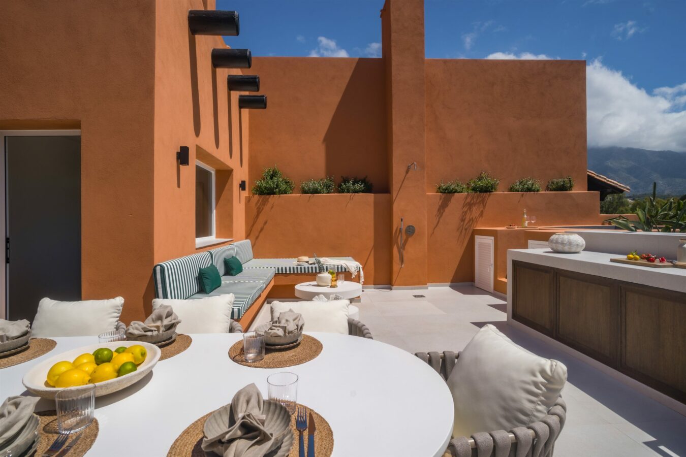 FOR SALE 🏡 Renovated Duplex Penthouse with Sea Views – El Alminar, Nueva Andalucía, Marbella