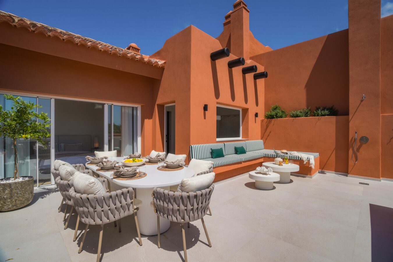 FOR SALE 🏡 Renovated Duplex Penthouse with Sea Views – El Alminar, Nueva Andalucía, Marbella