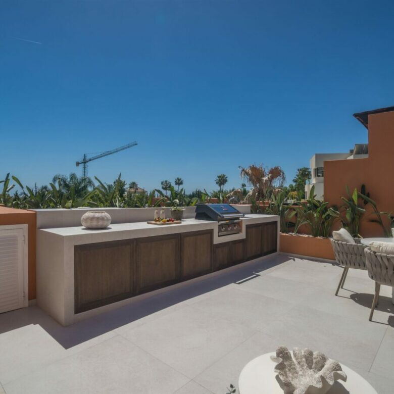 FOR SALE 🏡 Renovated Duplex Penthouse with Sea Views – El Alminar, Nueva Andalucía, Marbella