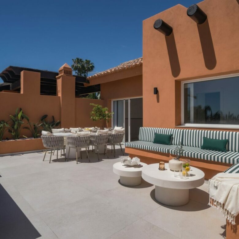 FOR SALE 🏡 Renovated Duplex Penthouse with Sea Views – El Alminar, Nueva Andalucía, Marbella