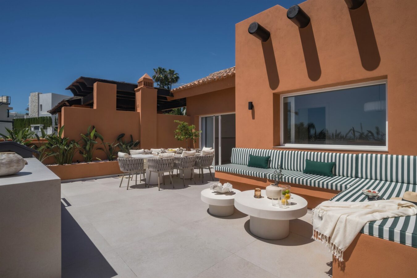 FOR SALE 🏡 Renovated Duplex Penthouse with Sea Views – El Alminar, Nueva Andalucía, Marbella