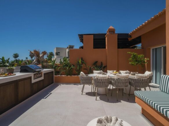FOR SALE 🏡 Renovated Duplex Penthouse with Sea Views – El Alminar, Nueva Andalucía, Marbella