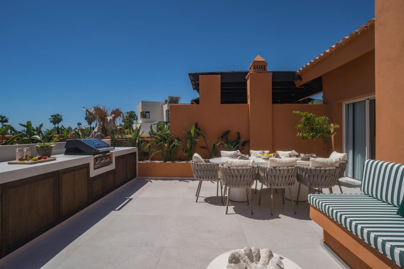 FOR SALE 🏡 Renovated Duplex Penthouse with Sea Views – El Alminar, Nueva Andalucía, Marbella
