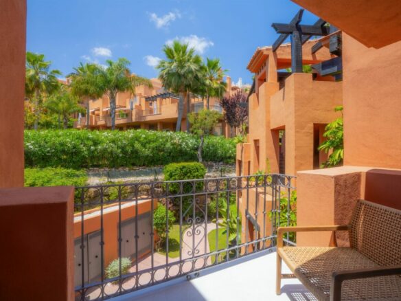 FOR SALE 🏡 Renovated Duplex Penthouse with Sea Views – El Alminar, Nueva Andalucía, Marbella