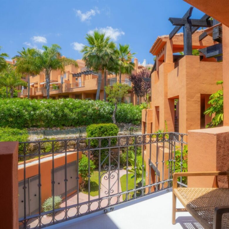 FOR SALE 🏡 Renovated Duplex Penthouse with Sea Views – El Alminar, Nueva Andalucía, Marbella