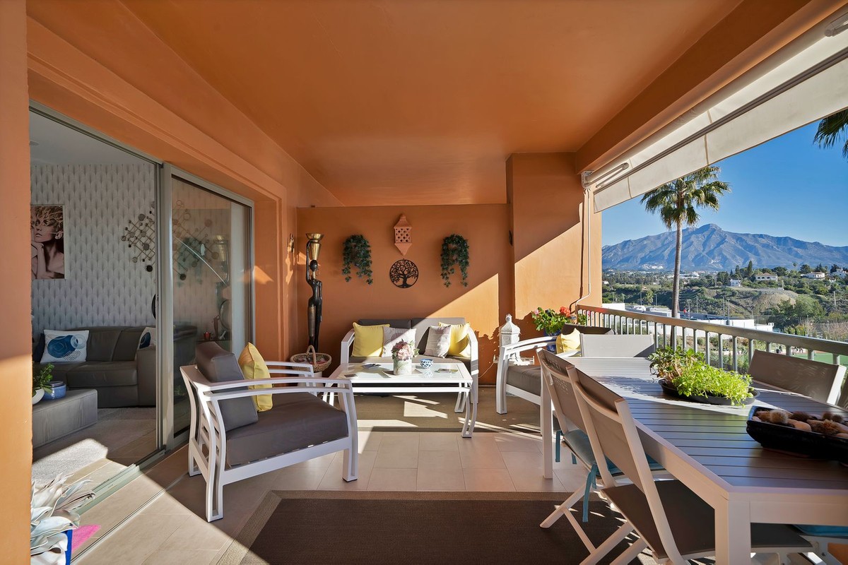 Elegant two bedroom apartment Benatalaya Atalaya Estepona