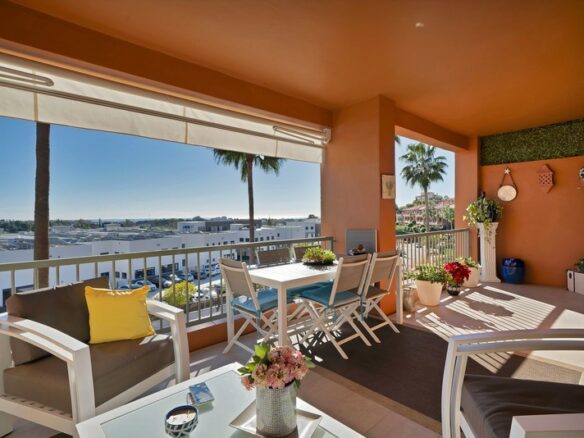 Elegant two bedroom apartment Benatalaya Atalaya Estepona