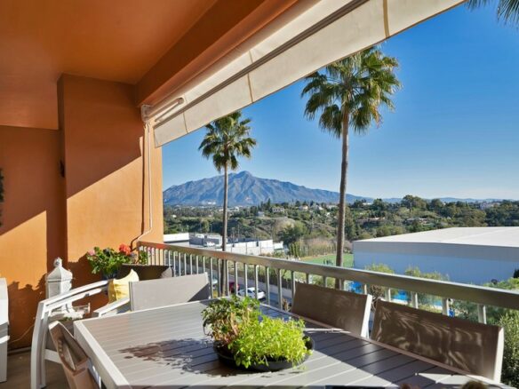 Elegant two bedroom apartment Benatalaya Atalaya Estepona