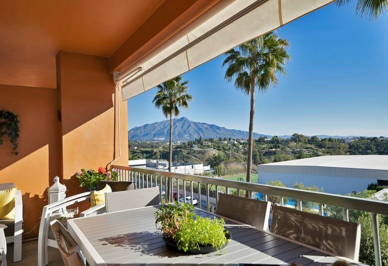 Elegant two bedroom apartment Benatalaya Atalaya Estepona
