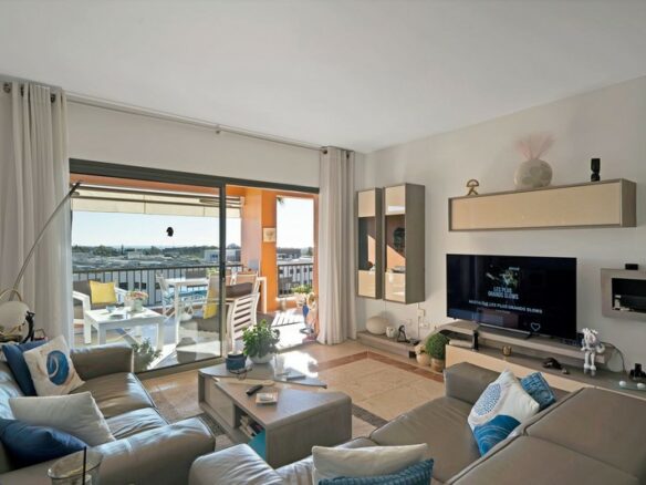 Elegant two bedroom apartment Benatalaya Atalaya Estepona