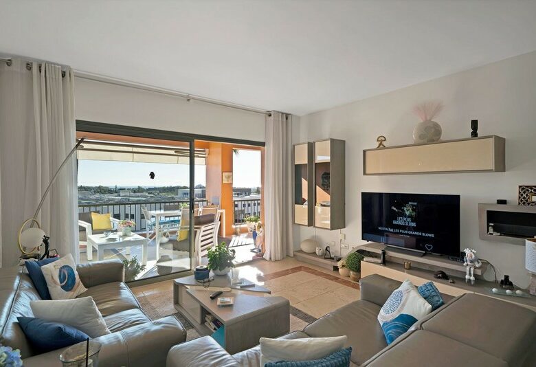 Elegant two bedroom apartment Benatalaya Atalaya Estepona