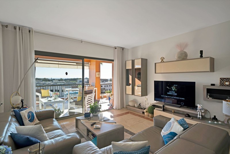 Elegant two bedroom apartment Benatalaya Atalaya Estepona