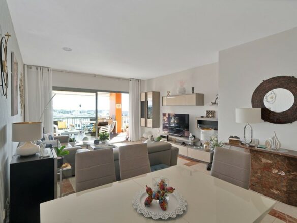Elegant two bedroom apartment Benatalaya Atalaya Estepona