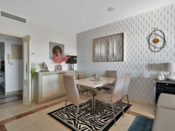 Elegant two bedroom apartment Benatalaya Atalaya Estepona