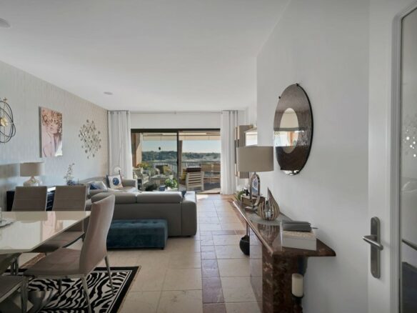 Elegant two bedroom apartment Benatalaya Atalaya Estepona