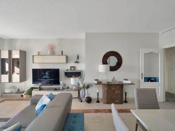 Elegant two bedroom apartment Benatalaya Atalaya Estepona
