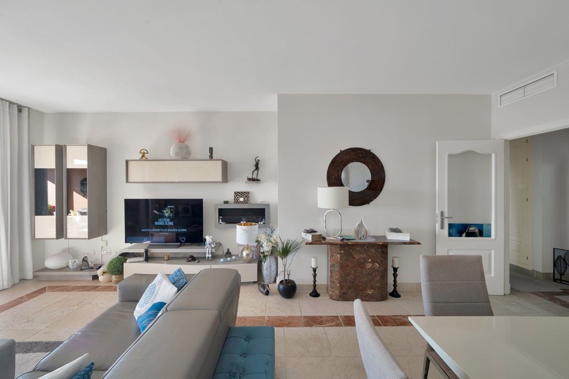 Elegant two bedroom apartment Benatalaya Atalaya Estepona