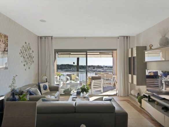 Elegant two bedroom apartment Benatalaya Atalaya Estepona