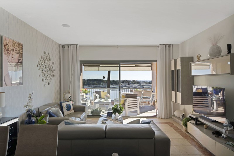 Elegant two bedroom apartment Benatalaya Atalaya Estepona