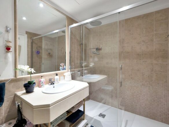 Elegant two bedroom apartment Benatalaya Atalaya Estepona