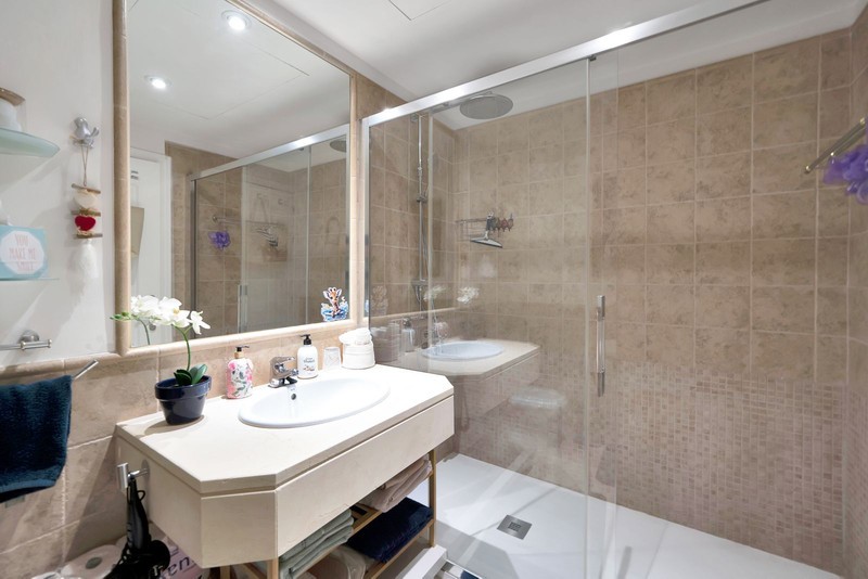 Elegant two bedroom apartment Benatalaya Atalaya Estepona