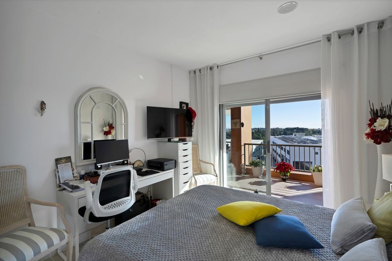 Elegant two bedroom apartment Benatalaya Atalaya Estepona