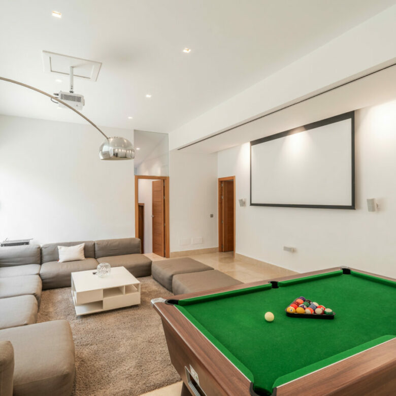 FOR SALE 🌟 🏡 Contemporary Luxury Villa with Heated Infinity Pool & Rooftop Lounge 🇪🇸 Nueva Andalucía, Marbella 🇪🇸