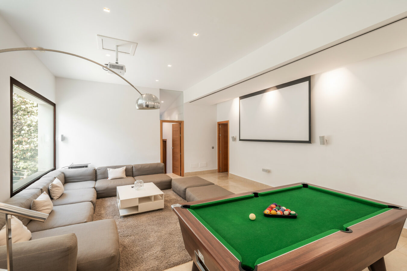 ffc07408-d322-41bd-b156-2b49b8734a72 FOR SALE 🌟 🏡 Contemporary Luxury Villa with Heated Infinity Pool & Rooftop Lounge 🇪🇸 Nueva Andalucía, Marbella 🇪🇸
