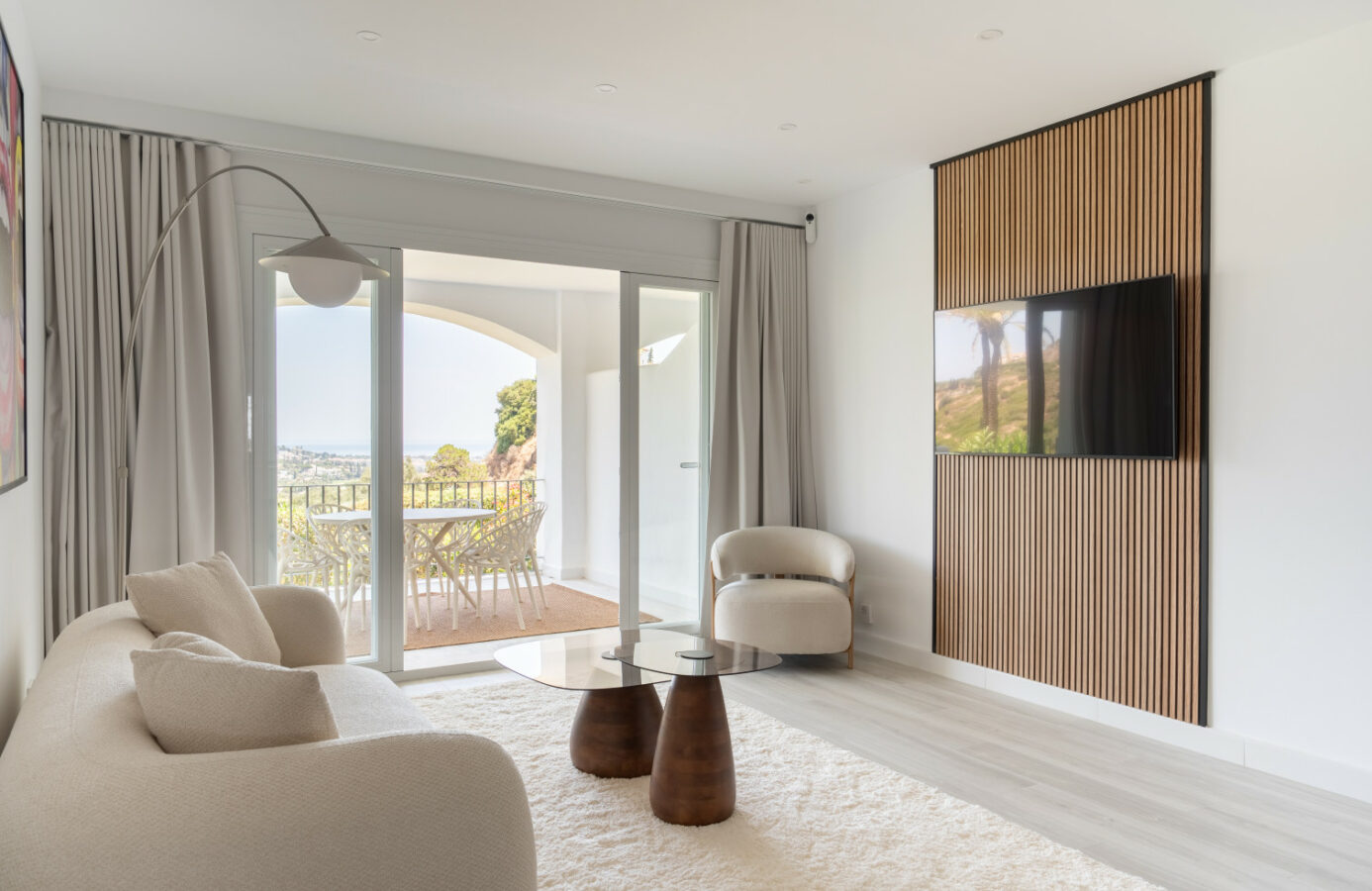 FOR SALE 🏡 Renovated Furnished Apartment with Golf and Sea Views – Altos de la Quinta, Benahavís