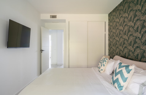 FOR SALE 🏡 Renovated Furnished Apartment with Golf and Sea Views – Altos de la Quinta, Benahavís