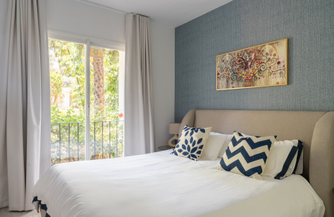 FOR SALE 🏡 Renovated Furnished Apartment with Golf and Sea Views – Altos de la Quinta, Benahavís