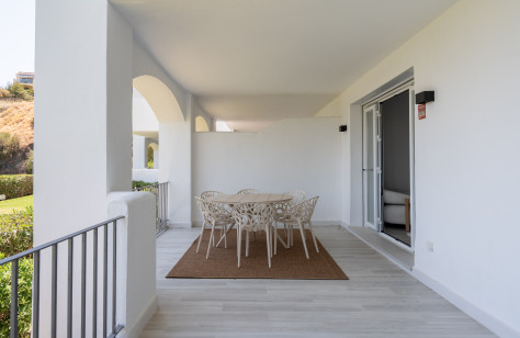 FOR SALE 🏡 Renovated Furnished Apartment with Golf and Sea Views – Altos de la Quinta, Benahavís