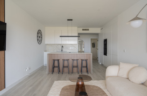 FOR SALE 🏡 Renovated Furnished Apartment with Golf and Sea Views – Altos de la Quinta, Benahavís