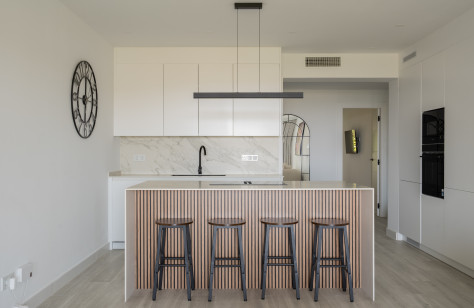 FOR SALE 🏡 Renovated Furnished Apartment with Golf and Sea Views – Altos de la Quinta, Benahavís